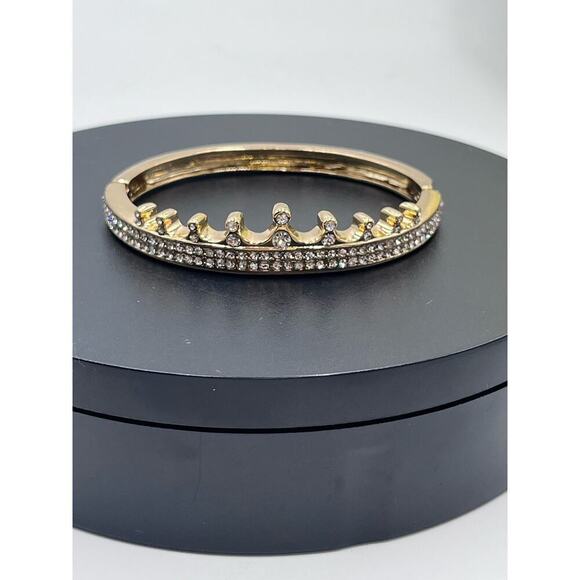Juicy Couture Signed Gold Tone Pave Crown Royal Bling Bangle Bracelet - Picture 14 of 14